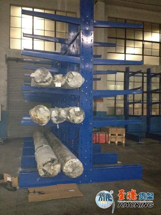 懸壁式貨架安裝完畢通過客戶驗(yàn)收